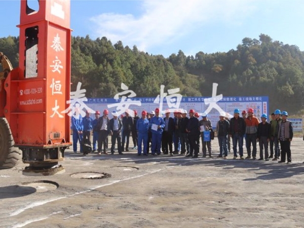 尋沾高速指揮部組織路基液壓強夯施工觀摩會 尋沾高速指揮部組織路基液壓強夯施工觀摩會